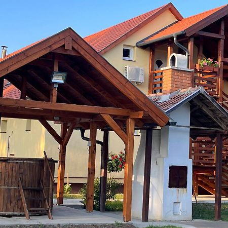 Venusz Ueduelocentrum Tiszacsege Екстер'єр фото