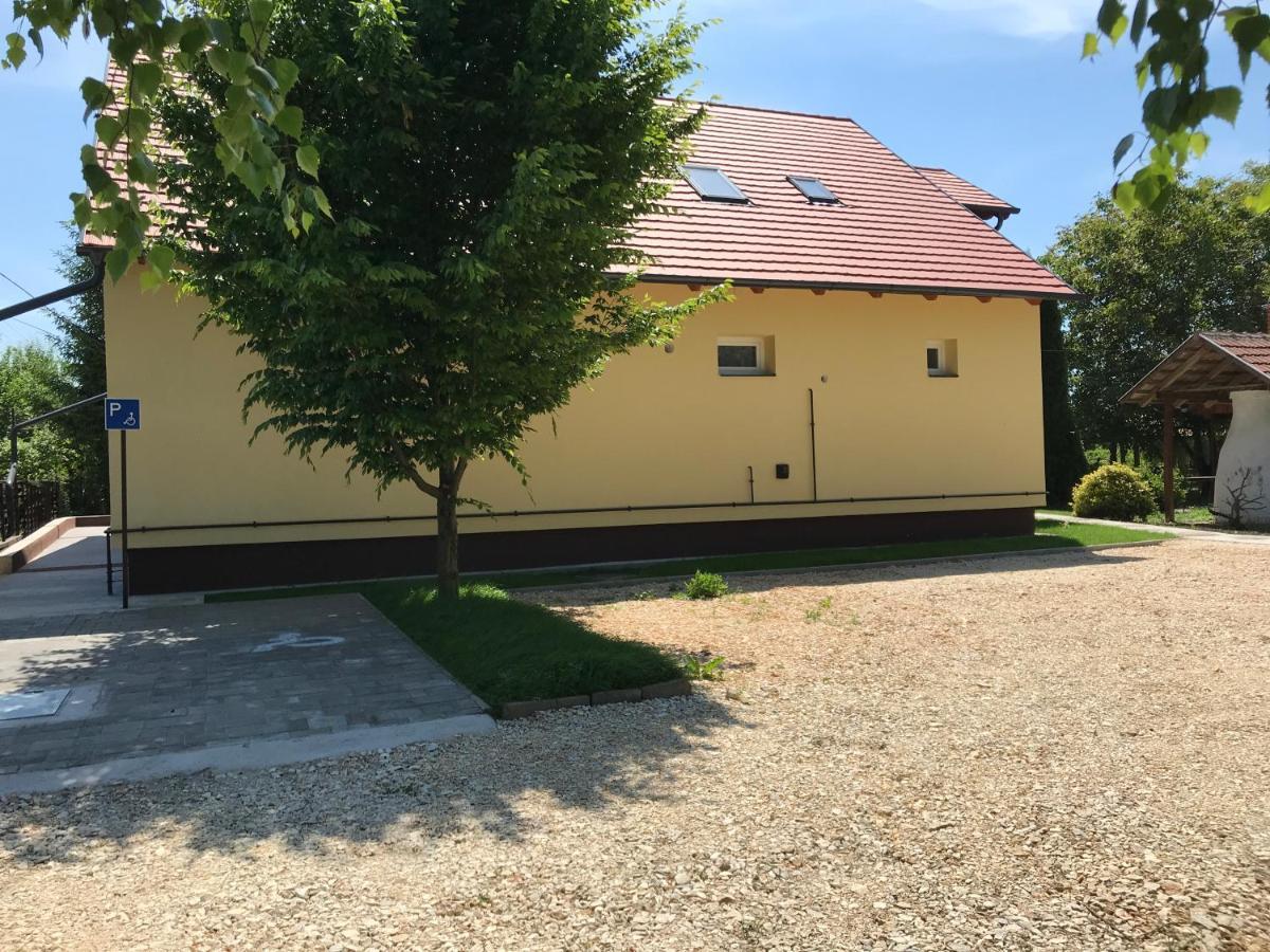 Venusz Ueduelocentrum Tiszacsege Екстер'єр фото